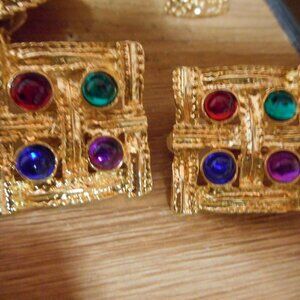 CLIP ON EARRINGS -  SQUARE W/ 4 COLOR STONES IN GOLD METAL, BLU, RD. GRN, PURPLE